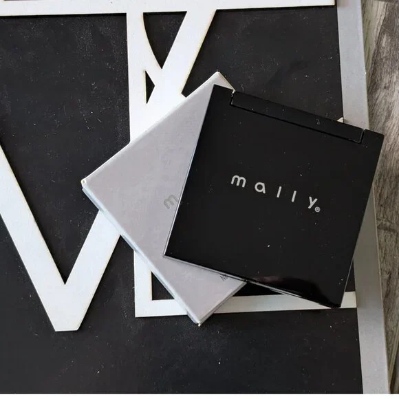 Mally 4K Ultra HD Fantasy Foundation – Medium (0.33 oz / 9.5g) - Picture 5 of 5